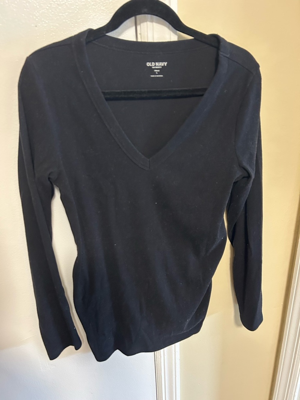 Old Navy Black V-Neck Long Sleeve Women's Top